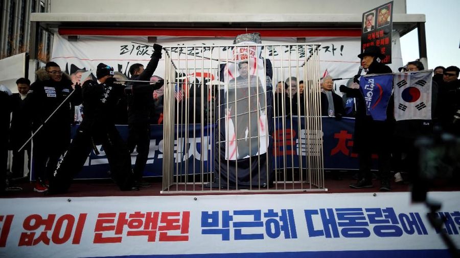 Anggota kelompok sipil konservatif Korea Selatan melakukan aksi protes anti-Korea Utara di Seoul, Korea Selatan.