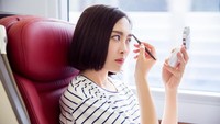 Alis Sering Belepotan atau Terlalu Tebal? Coba 3 Pensil Alis Ini 