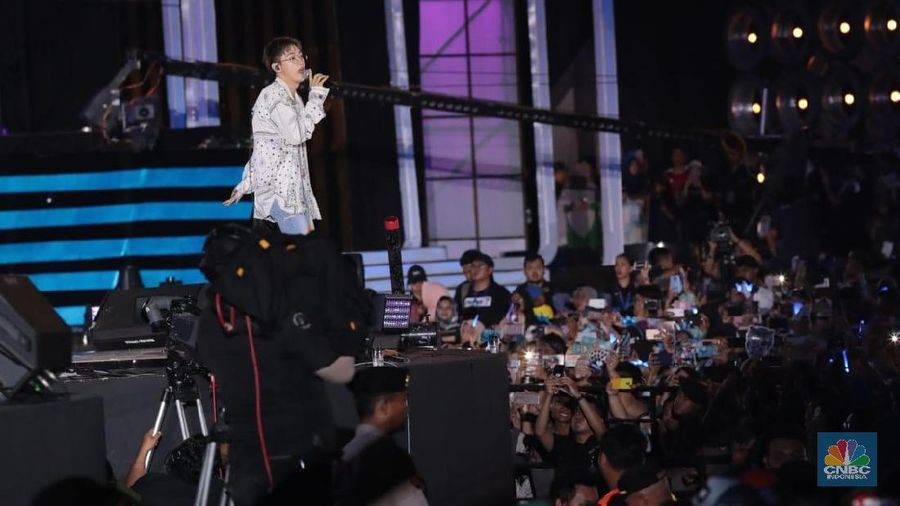 Penggemar Super Junior (ELF) dari berbagai daerah telah memadati arena pagelaran acara HUT 17 Transmedia dari sore sebelum acara dimulai.