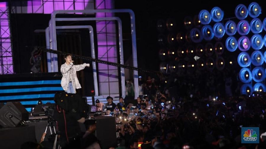 Penggemar Super Junior (ELF) dari berbagai daerah telah memadati arena pagelaran acara HUT 17 Transmedia dari sore sebelum acara dimulai.