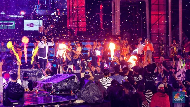 Konser ini bertajuk 'Nostalgia 3 Dekade' yang menampilkan musisi lintas generasi dari masa ke masa