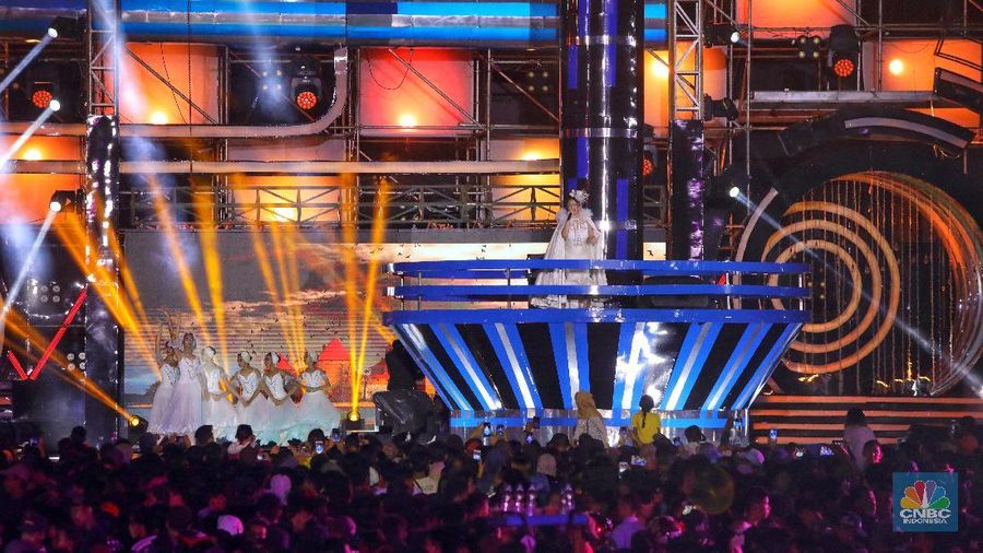 Konser ini bertajuk 'Nostalgia 3 Dekade' yang menampilkan musisi lintas generasi dari masa ke masa