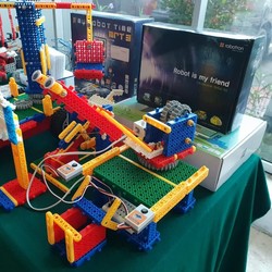 Peringatan! CS dan Buruh Pabrik Bisa Digantikan Robot