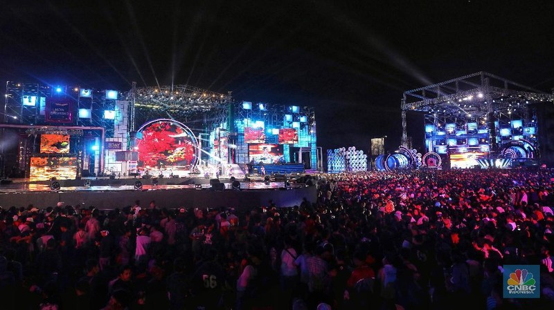 Konser ini bertajuk 'Nostalgia 3 Dekade' yang menampilkan musisi lintas generasi dari masa ke masa