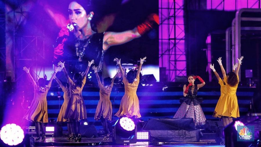 Konser ini bertajuk 'Nostalgia 3 Dekade' yang menampilkan musisi lintas generasi dari masa ke masa