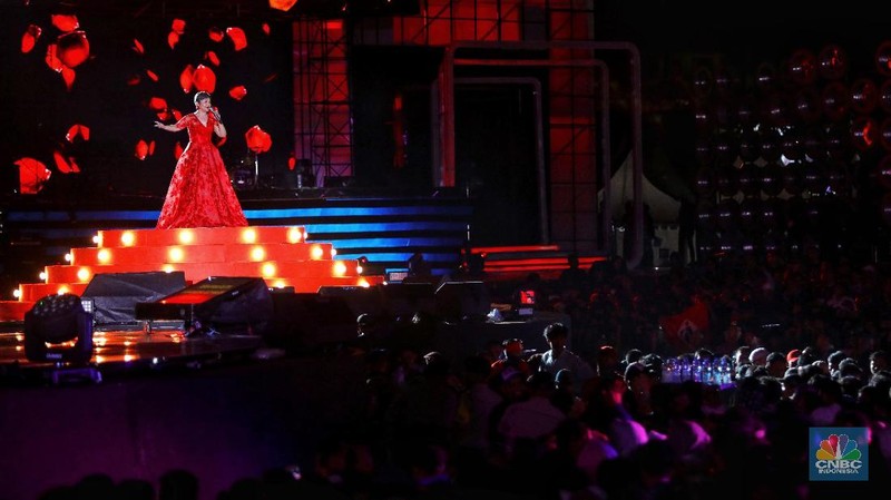 Konser ini bertajuk 'Nostalgia 3 Dekade' yang menampilkan musisi lintas generasi dari masa ke masa