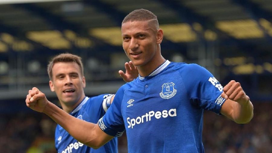Dalam dunia sepakbola, perekrutan pemain adalah sumber keuntungan bagi klub.
