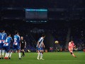 Tendangan Bebas Gelandang Levante Kalahkan Messi dan Ronaldo