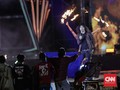 Slank Dikelilingi Perempuan dalam Konser 35 Tahun