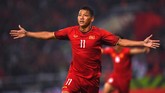 Tuan rumah Vietnam unggul 1-0 lewat gol cepat yang dicetak penyerang Nguyen Anh Duc usai menerima umpan Nguyen Quang Hai. Gol itu sempat diprotes pemain Malaysia namun tidak digubris wasit. (Photo by Manan VATSYAYANA / AFP)