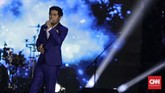Chakra Khan juga tampil di HUT 17 Transmedia membawakan sejumlah lagu. (CNN Indonesia/Adhi Wicaksono)