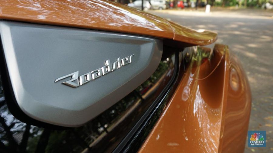 BMW Group Indonesia meluncurkan First-Ever BMW i8 Roadster, Sports Car Listrik paling progresif saat ini.