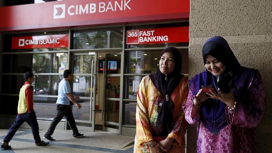 CIMB membantah pihaknya mengalami pelanggaran keamanan setelah beberapa pelanggan mengeluh di media sosial selama akhir pekan bahwa akun mereka telah diretas.