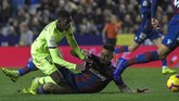 Ousmane Dembele yang bermasalah dengan kedisiplinan dipercaya oleh Ernesto Valverde di laga lawan Levante. (Photo by JOSE JORDAN / AFP)