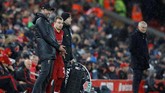 Juergen Klopp lalu memutuskan untuk memasukkan Xherdan Shaqiri di menit ke-70 untuk menggantikan Naby Keita setelah melihat Liverpool tak kunjung mendapatkan gol kedua. (REUTERS/Phil Noble)