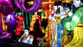 Unsur tradisonal khas China sangat terasa di festival ini, salah satunya lewat lentera yang menyerupai segerombolan warga China zaman dahulu.