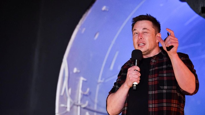Pendiri Tesla, Elon Musk merupakan satu pengusaha sukses yang menggunakan hampir seluruh waktunya untuk bekerja.