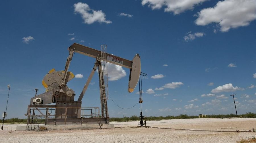 FILE PHOTO: A pump jack operates in the Permian Basin oil production area near Wink, Texas U.S. August 22, 2018. Picture taken August 22, 2018. REUTERS/Nick Oxford/File Photo
