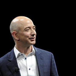 Bos Amazon Jadi Orang Terkaya Dunia, Hartanya Rp 1.854 T!