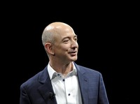 Wall Street Ambles, Harta Jeff Bezos Raib Rp 100 T Sehari