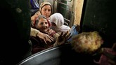 Inflasi Pakistan diperkirakan meningkat karena pelemahan mata uang. (REUTERS/Faisal Mahmood).