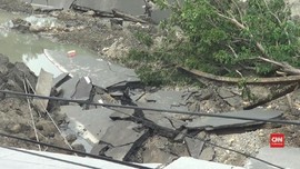 VIDEO: Rumah Warga Rusak Akibat Jalan Gubeng Amblas