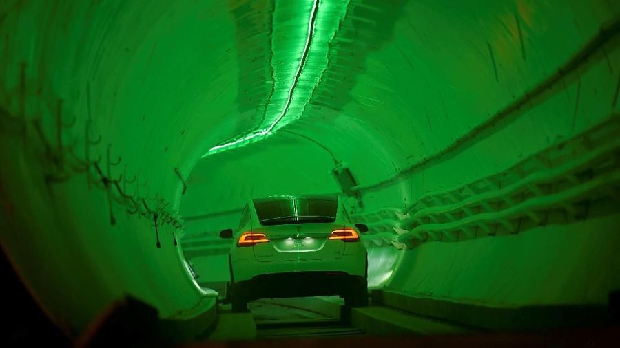 Terowongan lalu lintas fenomenal milik Elon Musk banyak dilirik orang sebagai kemajuan teknologi yang semakin baik.