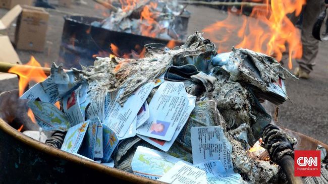 Kemendagri Bakar 1,3 Juta e-KTP Rusak
