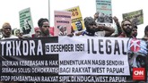 Aliansi Mahasiswa Papua, Front Rakyat Indonesia untuk West Papua berunjuk rasa di kawasan Monas, Jakarta, Rabu, (19/12). Mereka menuntut penghentian pembantaian rakyat sipil di Nduga, tarik TNI-Polri dari seluruh tanah Papua, dan meminta hak penentuan nasib sendiri sebagai solusi demokratis bagi rakyat Papua. (CNNIndonesia/Safir Makki)