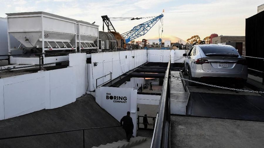 Terowongan lalu lintas fenomenal milik Elon Musk banyak dilirik orang sebagai kemajuan teknologi yang semakin baik.