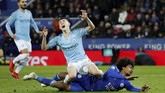 Manchester City menurunkan komposisi gabungan pemain bintang dengan pemain muda macam Phil Foden. (Reuters/John Sibley)