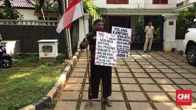 Pria Jalan Kaki Tegal-Jakarta Temui Prabowo