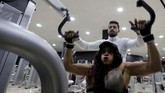 Sayangnya, tak ada pelatih khusus binaragawan wanita di Mesir. Mau tak mau, dia harus berhijrah ke Ukraina demi mencapai mimpinya. (REUTERS/Amr Abdallah Dalsh)