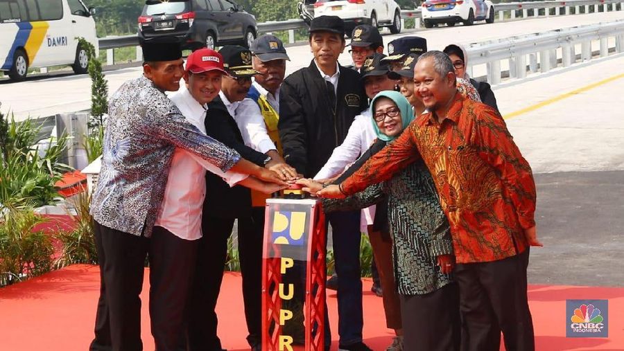 Jokowi berharap bisa memberikan alternatif perjalanan sehingga mengurangi kemacetan di jalan nasional.