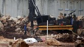 Perdana Menteri Benjamin Netanyahu pun meminta Libanon dan Perserikatan Bangsa-Bangsa untuk membantu upaya penghancuran. (Reuters/Ronen Zvulun)