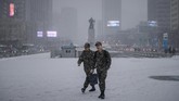 Selain Seoul, kawasan yang juga cantik saat musim dingin di Korea Selatan ialah Gyeonggi-do dan Gangwon-do. Jika ingin melarikan diri dari hawa dingin, bisa berkunjung ke Jeju, Jeollanam-do, Busan atau Gyeongsangnam-do.