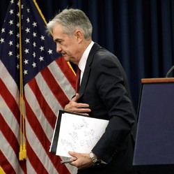 Wall Street Ambruk Menanti Pidato Ketua The Fed Powell