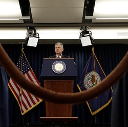 Mengintip Wajah Serius Bos The Fed Jelaskan Kebijakan Moneter