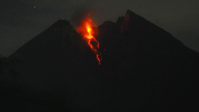 Merapi Kembali Luncurkan Awan Panas