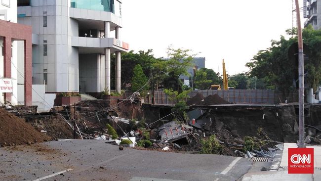 Polda Jatim Tetapkan Dua Tersangka Amblesnya Jalan Gubeng