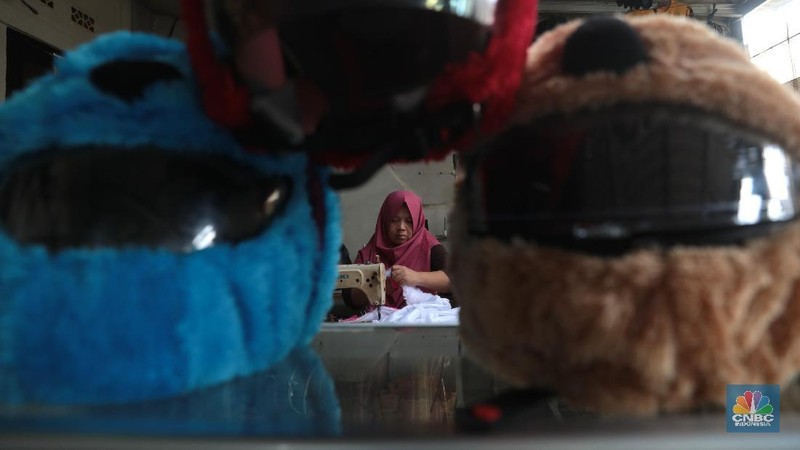Sampai sekarang cover helm ini sudah banyak peminat, bahkan pembelinya ada yang berasal dari luar negeri.