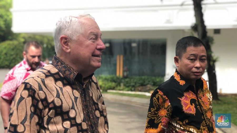 Bos Freeport McMoran datangi istana negara untuk lapor soal akuisisi 51% saham PT Freeport Indonesia.