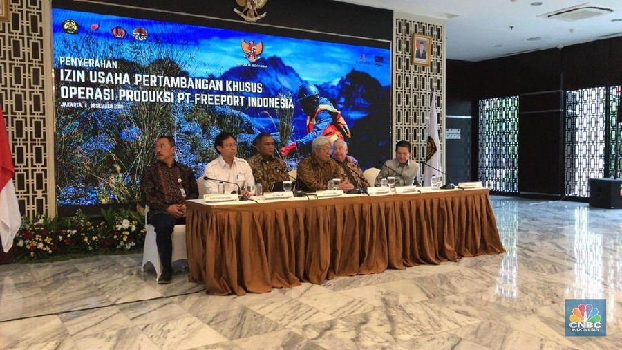 Belum lama euforia keberhasilan tersebut membahana, sudah ada desakan agar akuisisi tersebut dibatalkan.