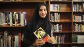 Akter sendiri merupakan salah satu dari dua perempuan Rohingya di desanya yang bisa menempuh pendidikan tinggi sehingga momen ini menjadi sejarah baru bagi komunitasnya. (Reuters/Zeba Siddiqui)
