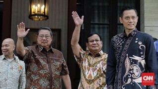 SBY Tonton Debat Capres Perdana dari Kediamannya