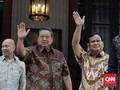 SBY Tonton Debat Capres Perdana dari Kediamannya