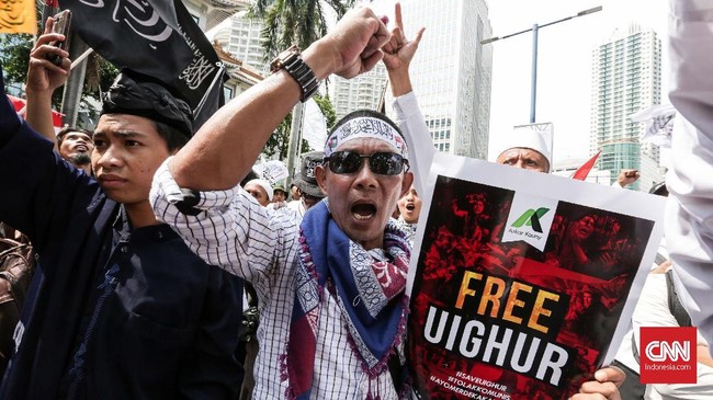 Foto Seruan Alumni 212 Untuk Muslim Uighur