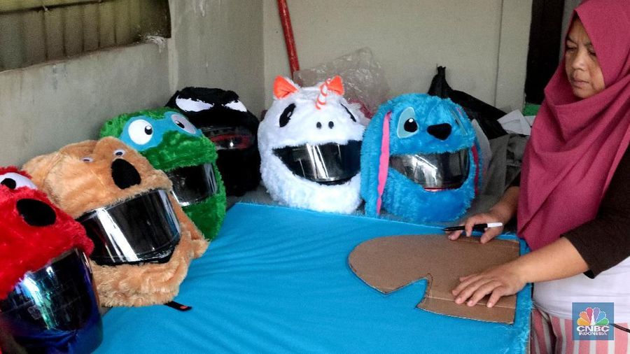 Sampai sekarang cover helm ini sudah banyak peminat, bahkan pembelinya ada yang berasal dari luar negeri.