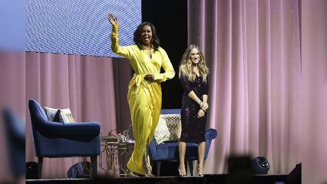 Michelle Obama Pakai Boots Sequin Seharga Rp56,7 Juta