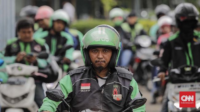 Trik Pengemudi Ojol Agar Kantong Tak Kempis di Musim Hujan